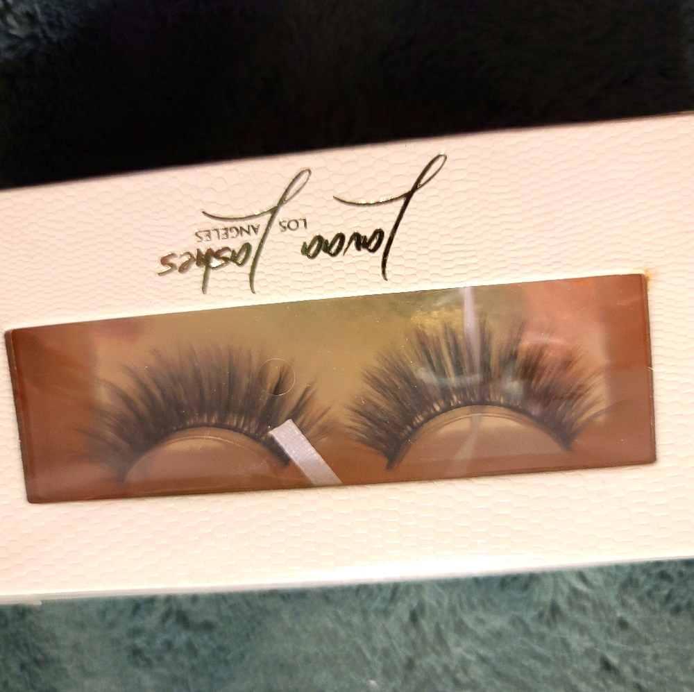 Charm - Lavaa Lashes